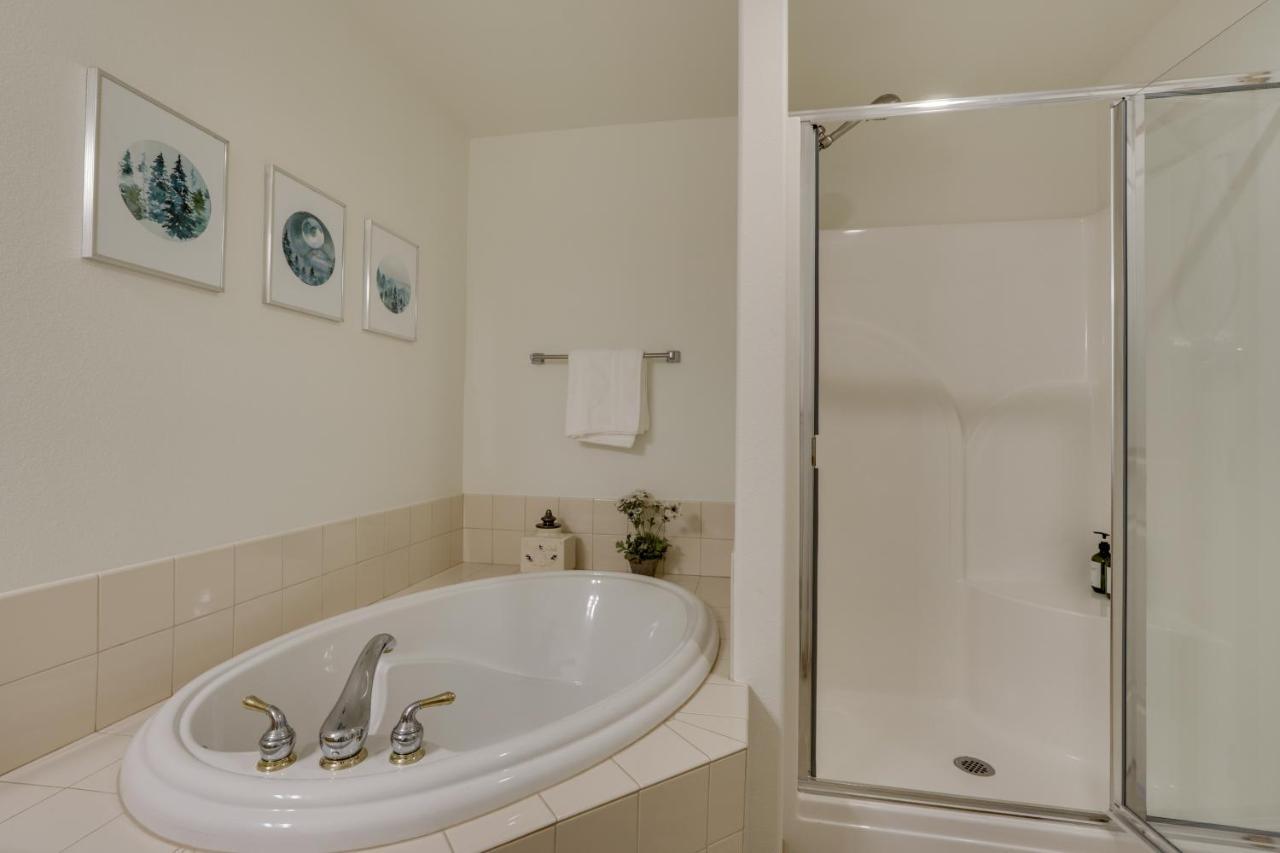 Klamath Falls Getaway With Pool And Hot Tub Access! Exterior foto